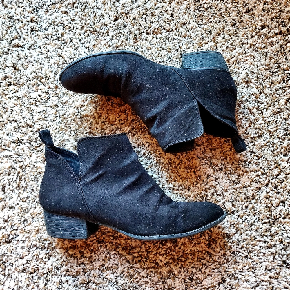 🖤 American Eagle Black Suede Size 8 Chelsea Boots
